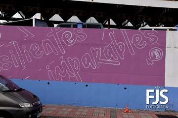  Mural y banderolas violetas en Telde por el 8-M/Francisco Javier Santana.